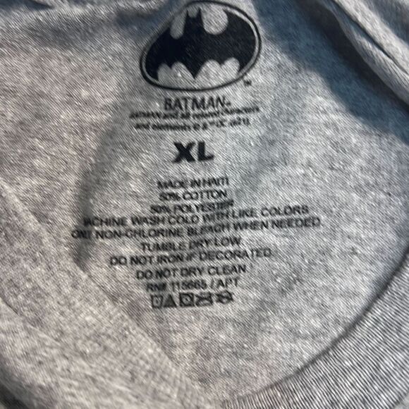 Batman vintage‎ logo short sleeve T-shirt- NWT-XL - Picture 4 of 5